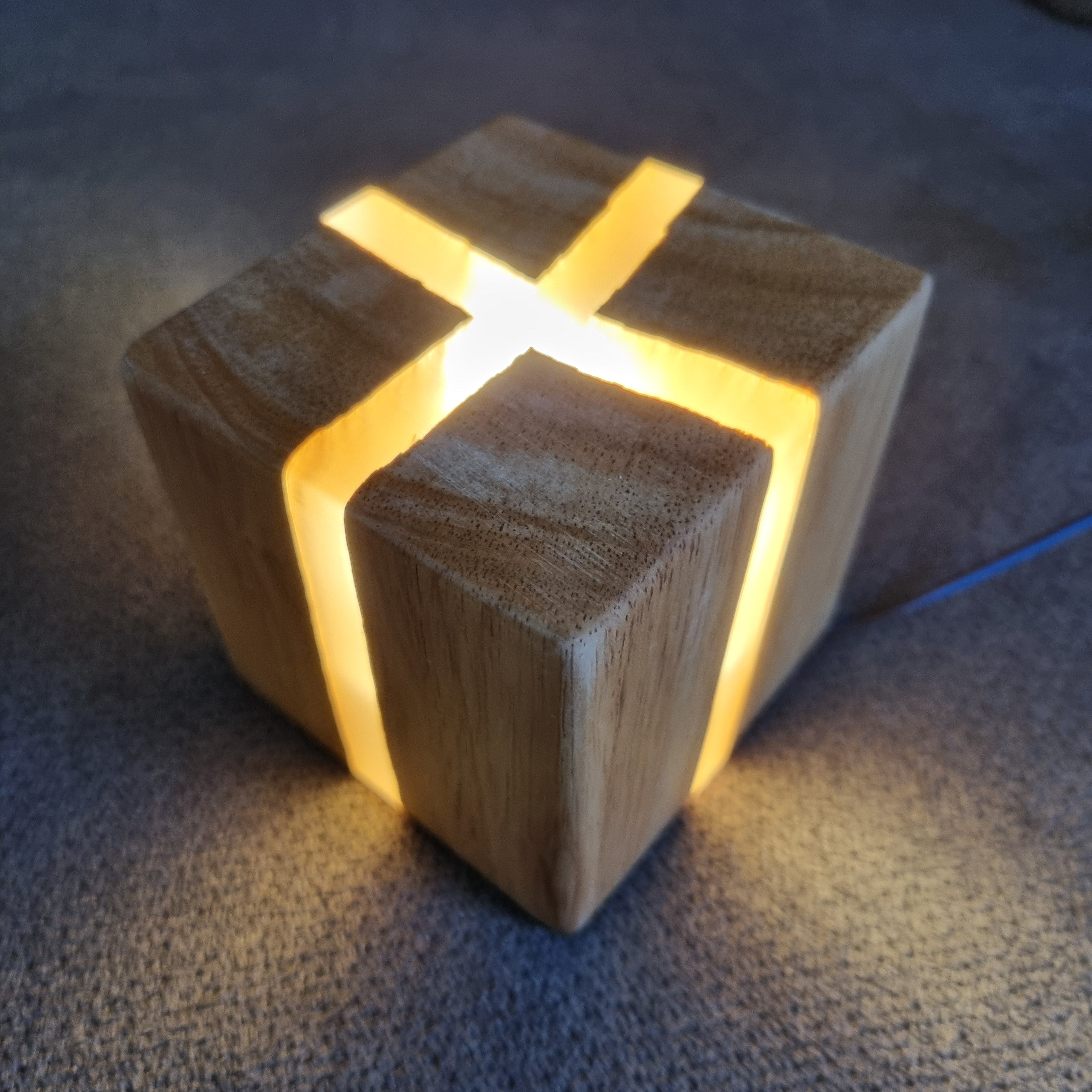LED-Würfel Vollholz