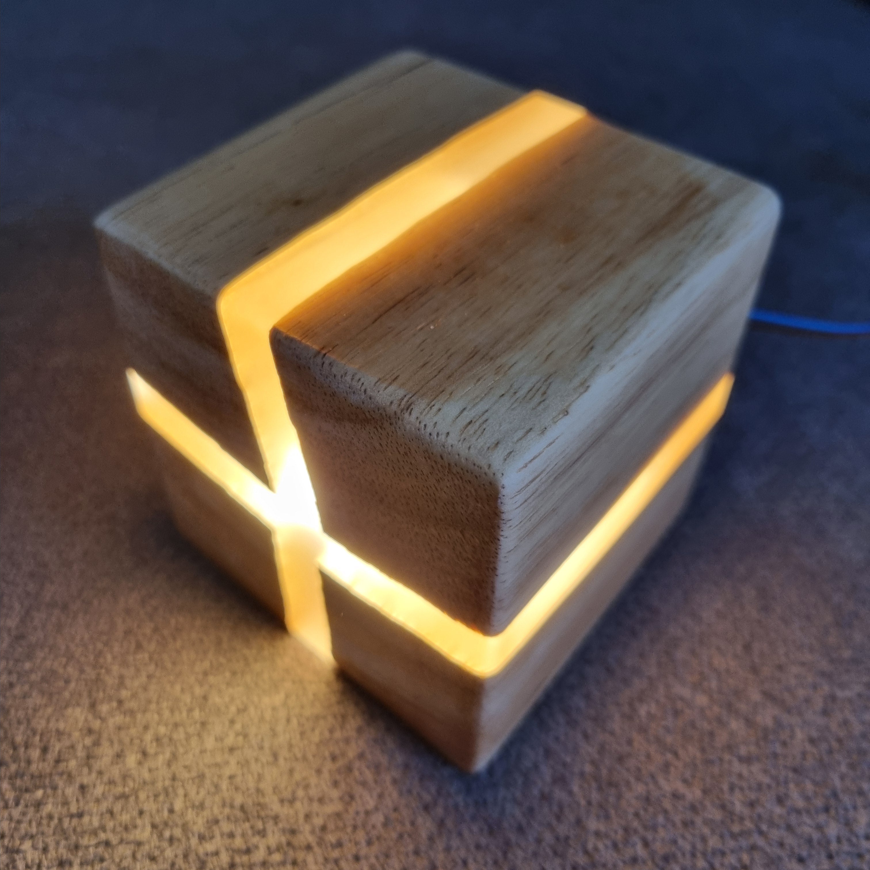 LED-Würfel Vollholz
